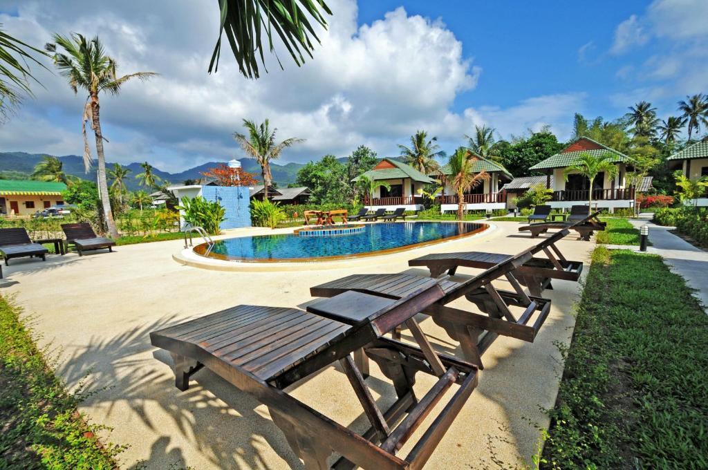 Phatcharee Resort Baan Tai Esterno foto