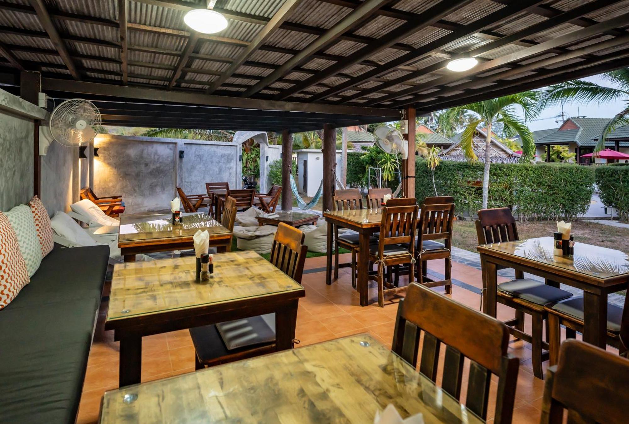 Phatcharee Resort Baan Tai Esterno foto