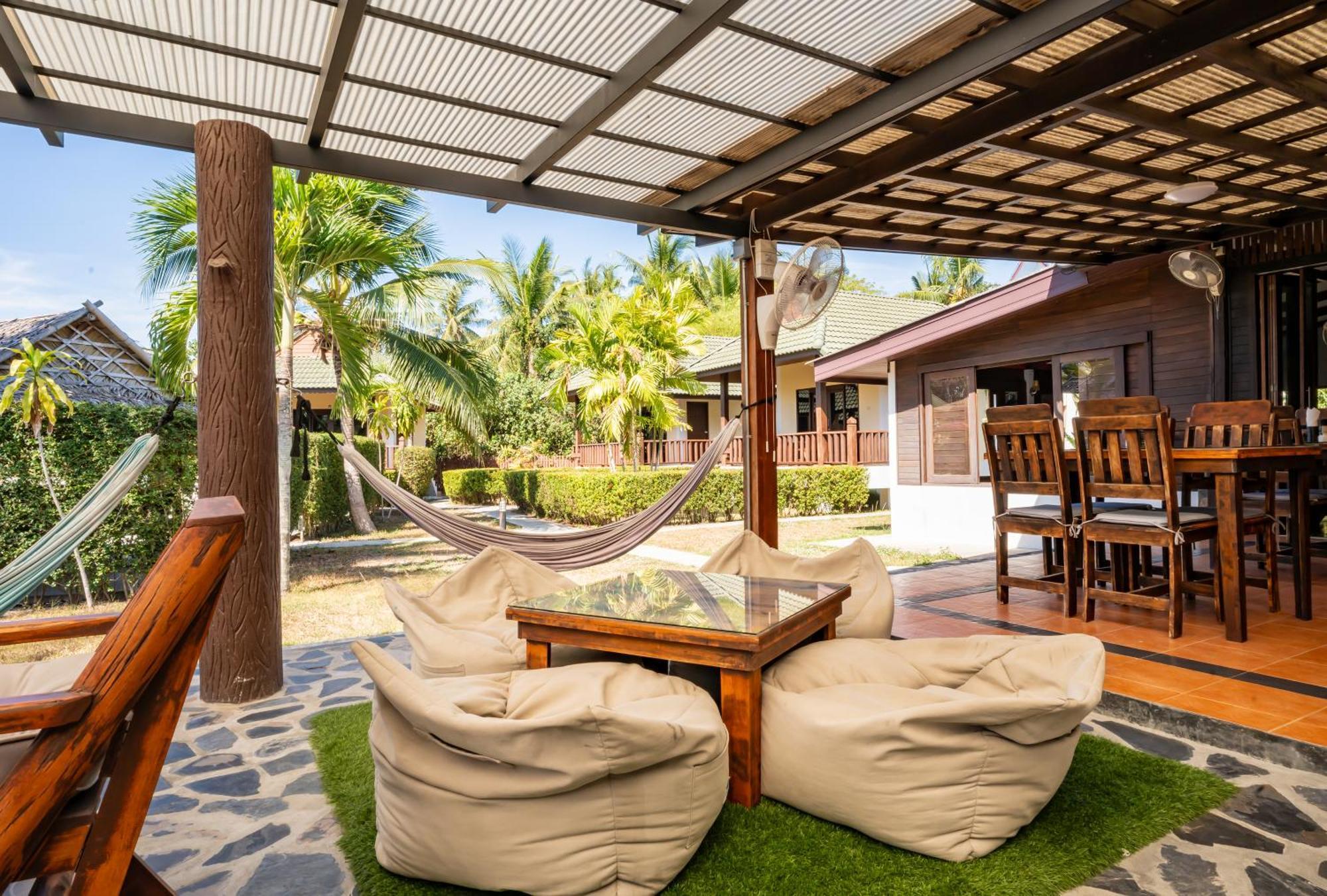 Phatcharee Resort Baan Tai Esterno foto