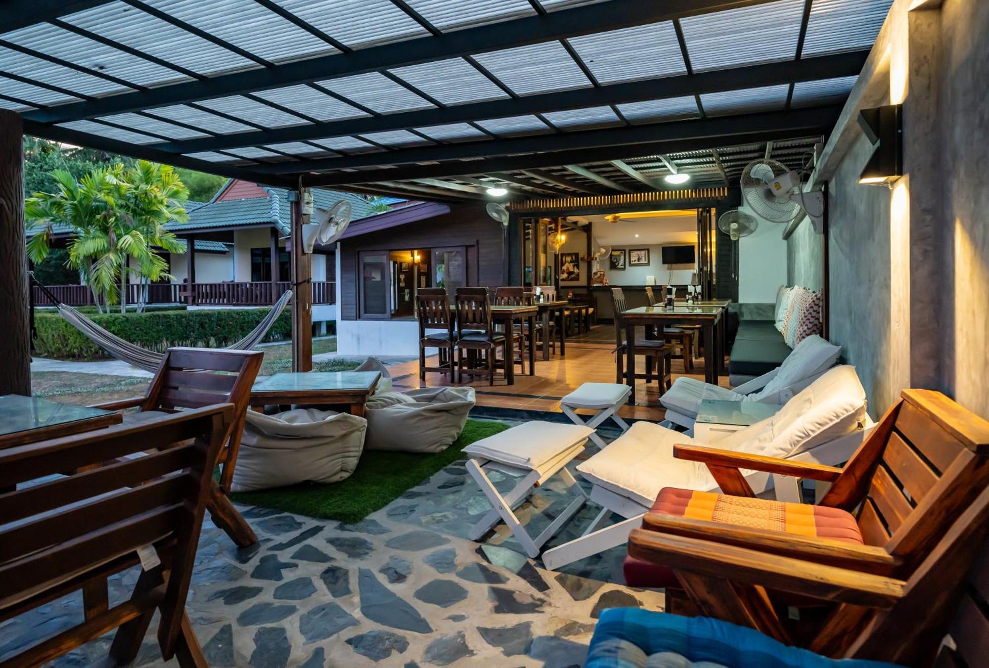 Phatcharee Resort Baan Tai Esterno foto