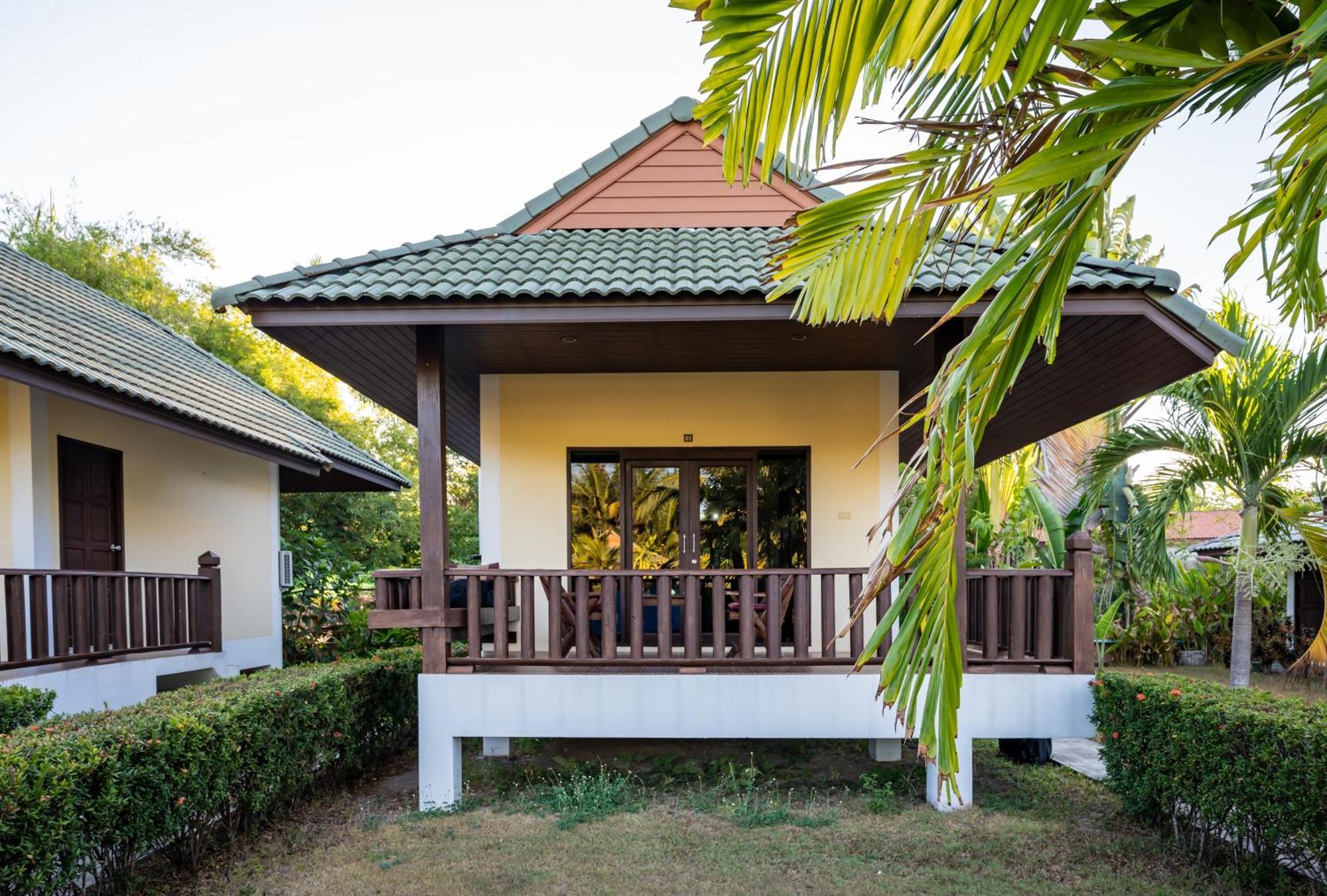 Phatcharee Resort Baan Tai Esterno foto