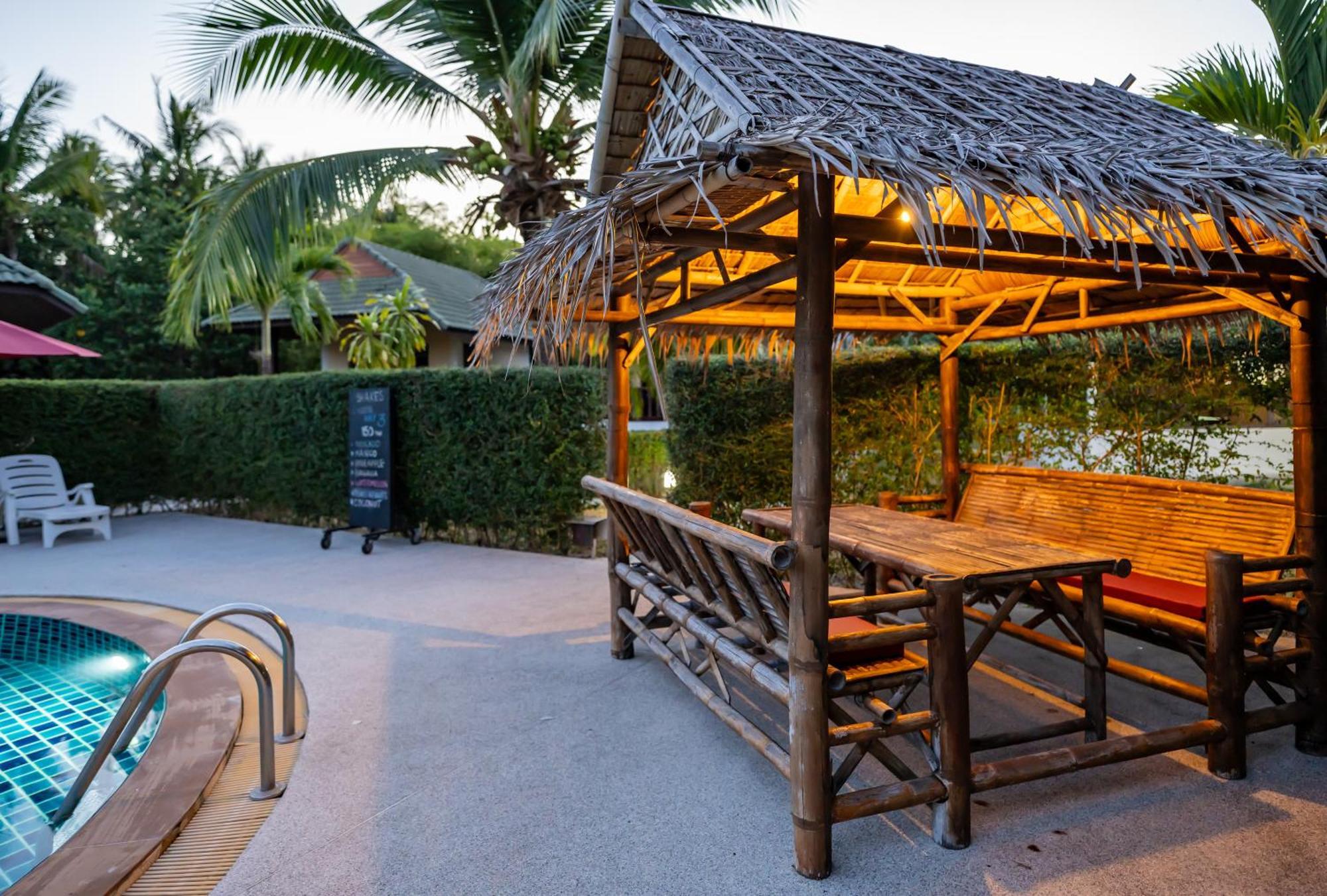 Phatcharee Resort Baan Tai Esterno foto