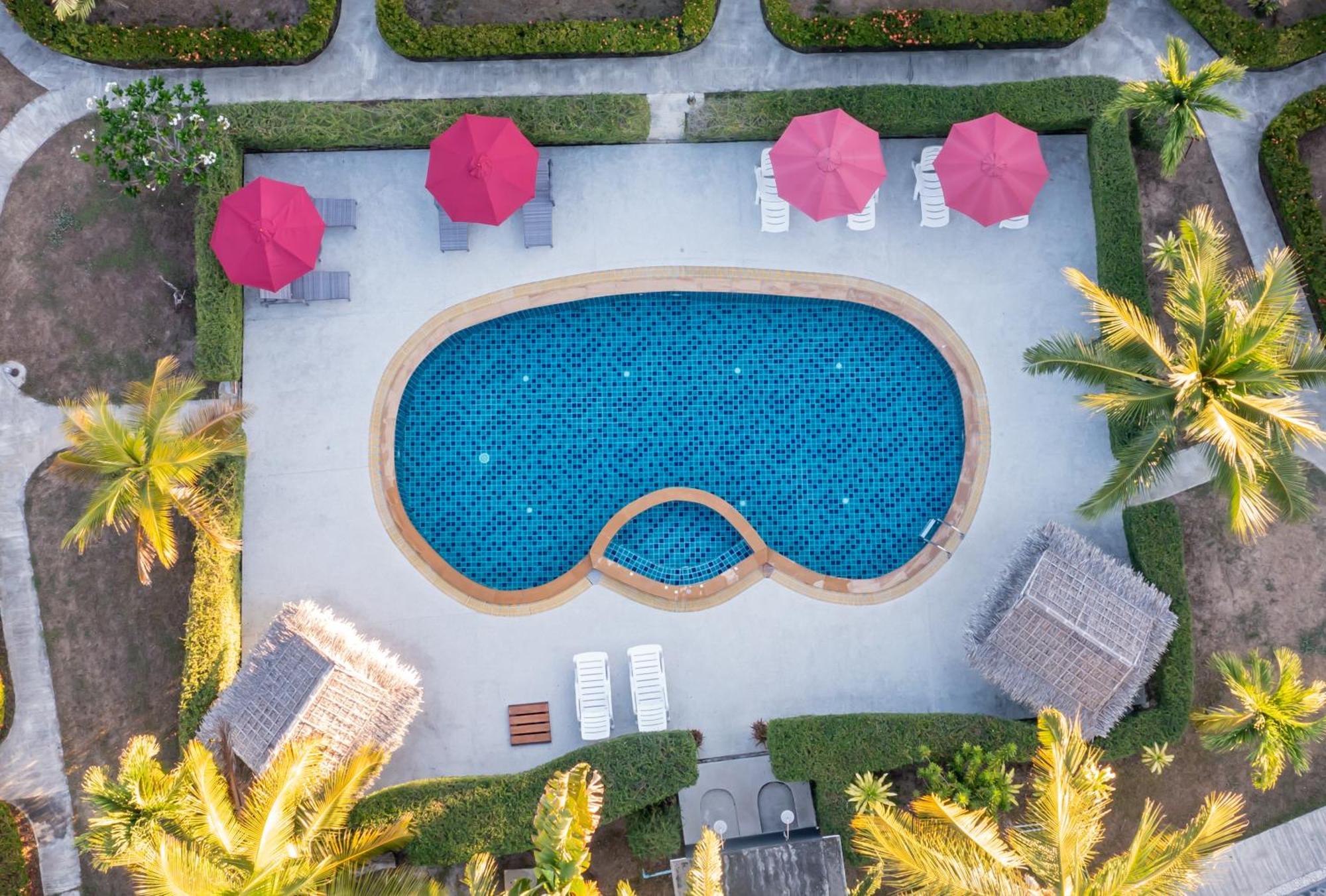 Phatcharee Resort Baan Tai Esterno foto
