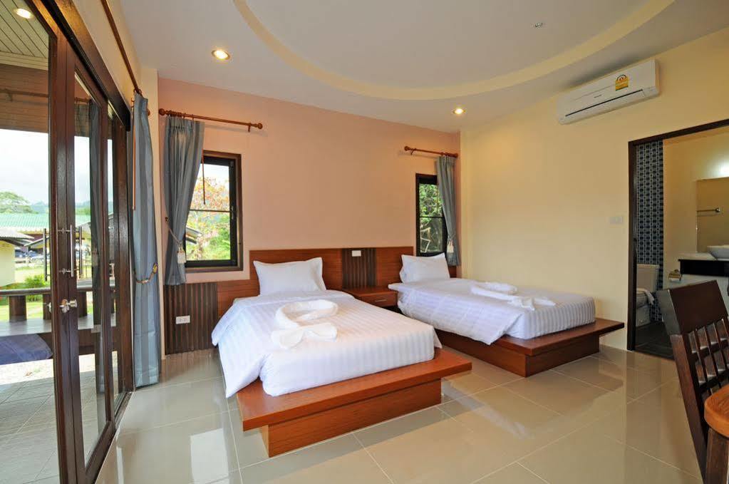 Phatcharee Resort Baan Tai Esterno foto